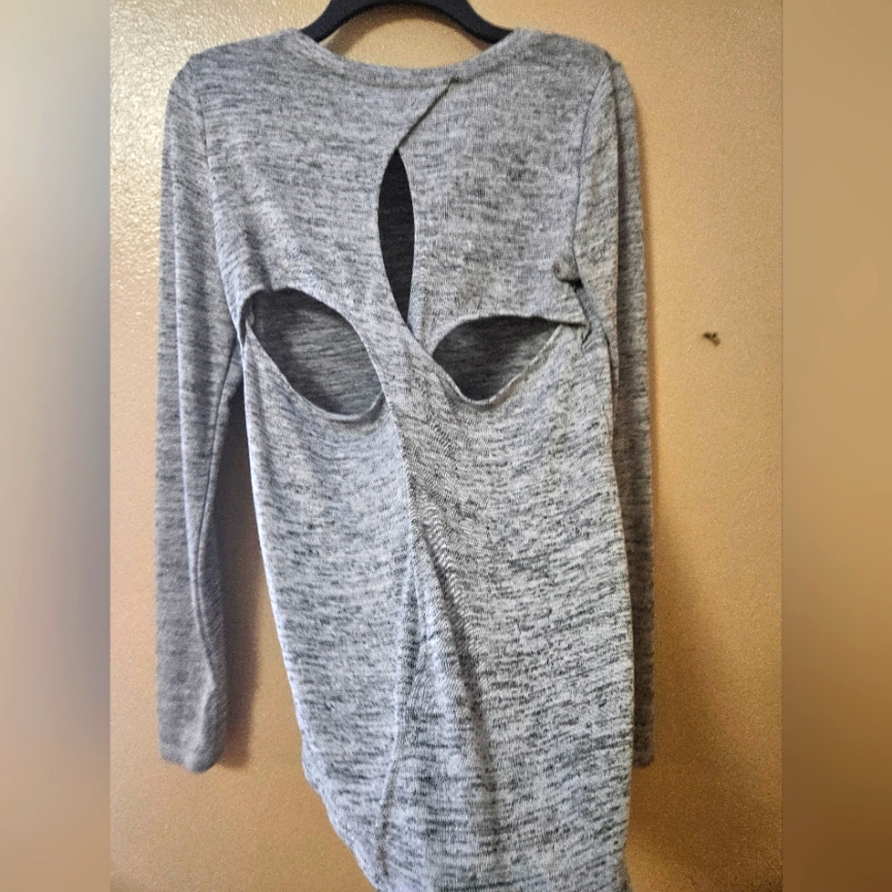 Gym top long sleeves/ look at back design